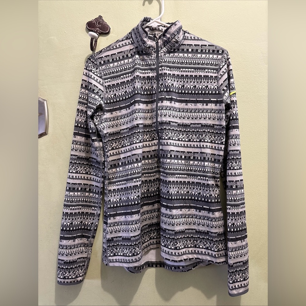 Nike women’s Patterned 1/4 Zip-Up sweater